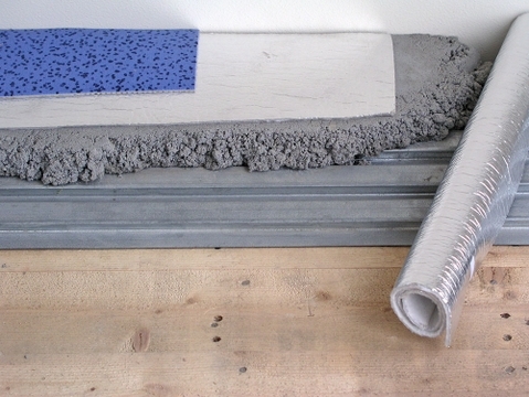 StraFlex® Producten - Isolatie van woningen: daken, wanden, vloeren - Foto ter illustratie van de verwerking onder tapijt STARFLEX Floor StraFlex® Producten - Isolatie van woningen: daken, wanden, vloeren - Foto ter illustratie van de verwerking onder tapijt STARFLEX Floor
